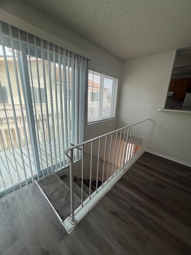 Building Photo - 1101 Spring Meadow Dr