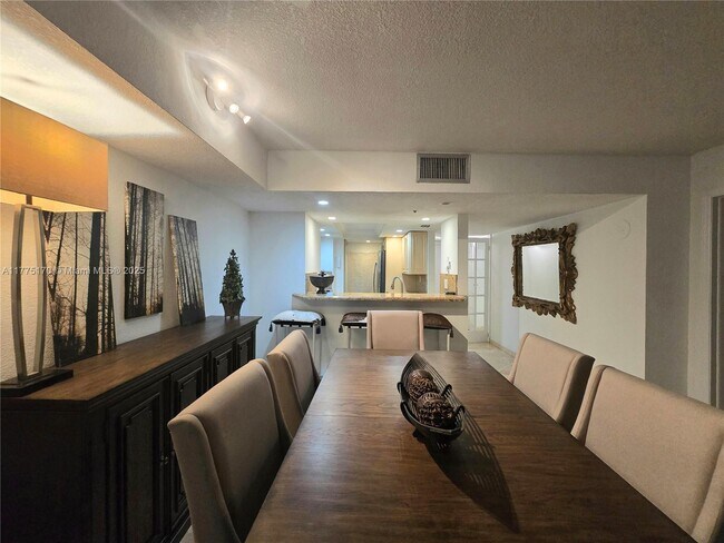 Building Photo - 1717 N Bayshore Dr
