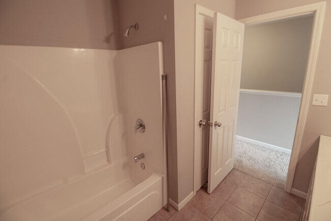 Building Photo - 4006 Snowy Owl Dr