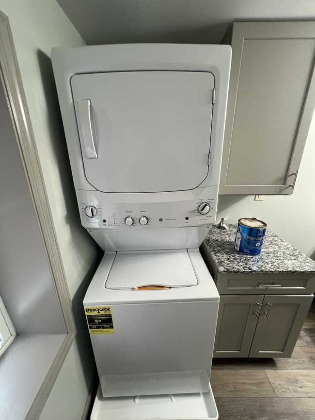 Building Photo - 34 N Lee St