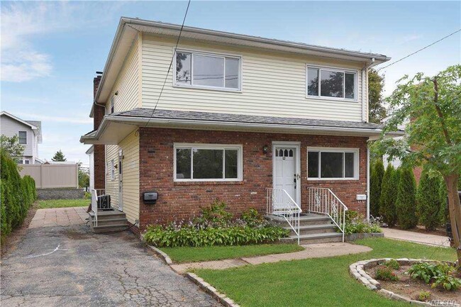 Primary Photo - 12 Marwood Rd S
