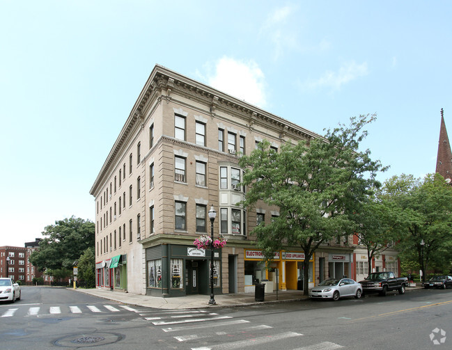 Building Photo - Main Street Apartments