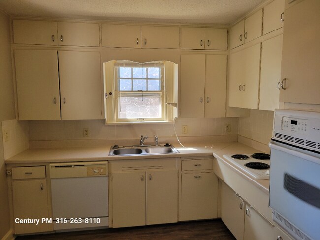 Building Photo - 3419 Edgemont St