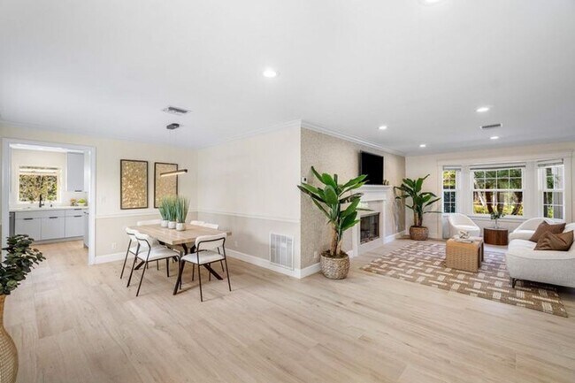 Building Photo - 518 Gardenia Terrace