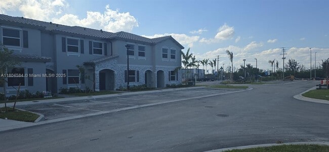 Building Photo - 1162 SE 1st Ave
