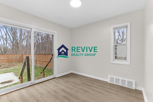 Building Photo - 131 Doremus Ave