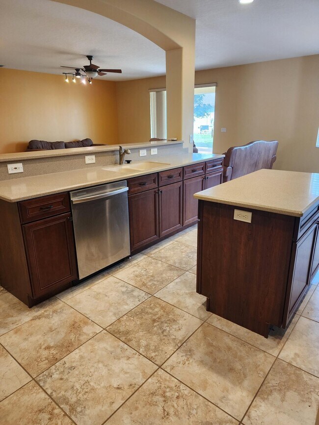 Building Photo - 3941 Orchard Dr