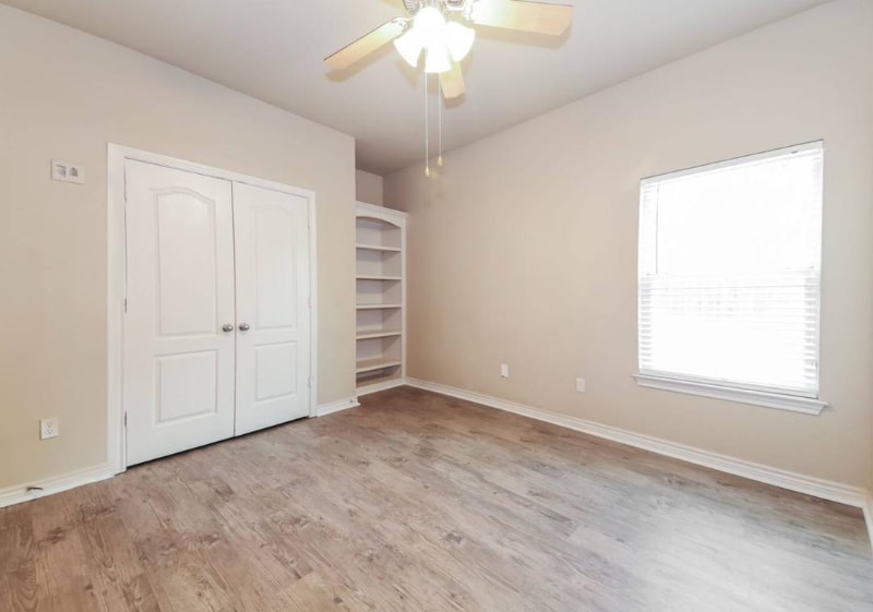 Building Photo - 9148 Clairemont Ln