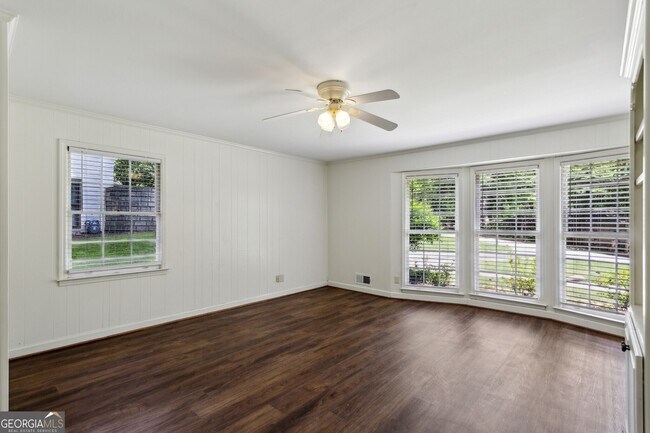 Building Photo - 4708 Tall Pines Dr NW