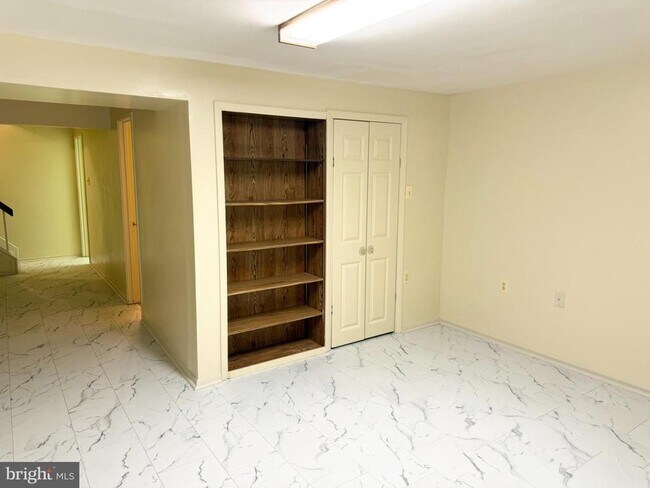 Building Photo - 3862 Marquis Pl