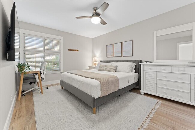 Building Photo - 6287 Bahia Del Mar Cir N