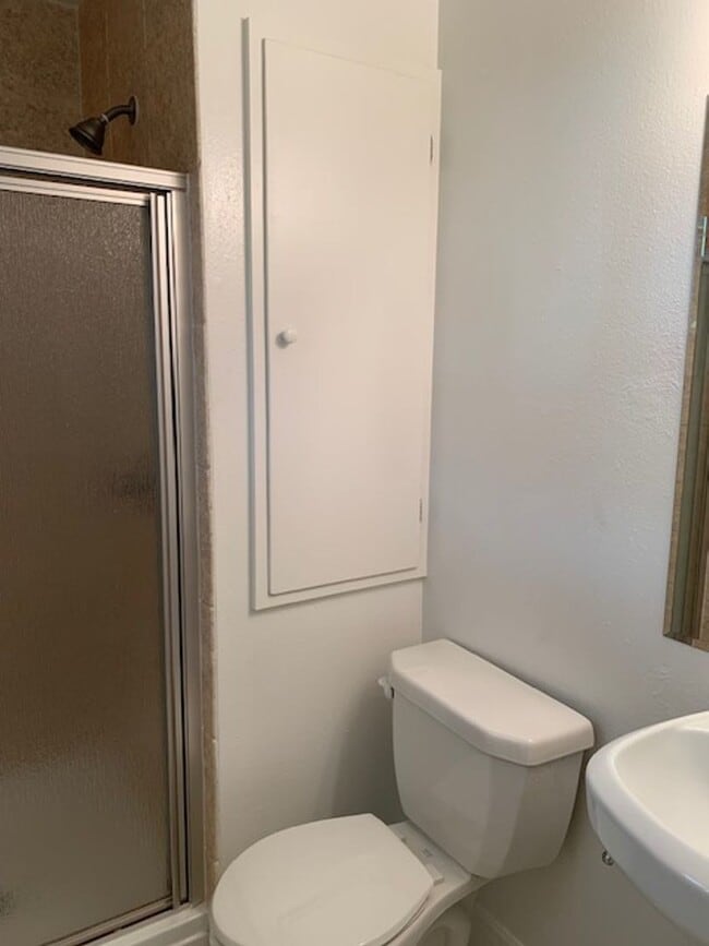 Building Photo - Beautiful 4 Bedroom Quad Level Located in Buffalo Ridge!!!!