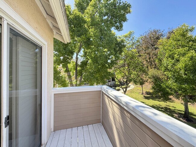 Building Photo - 9980 Scripps Vista Way