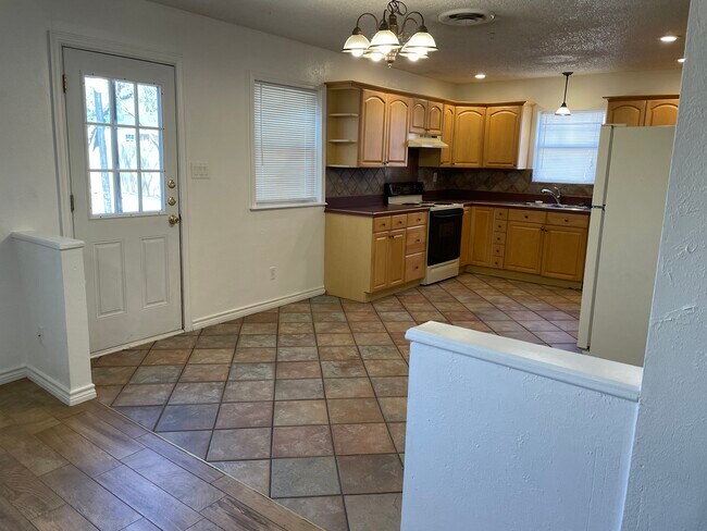 Building Photo - 4616 Priscilla Ln