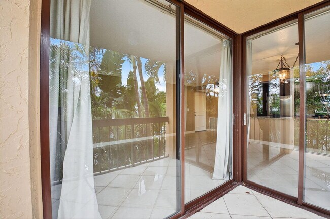 Building Photo - 450 Egret Cir