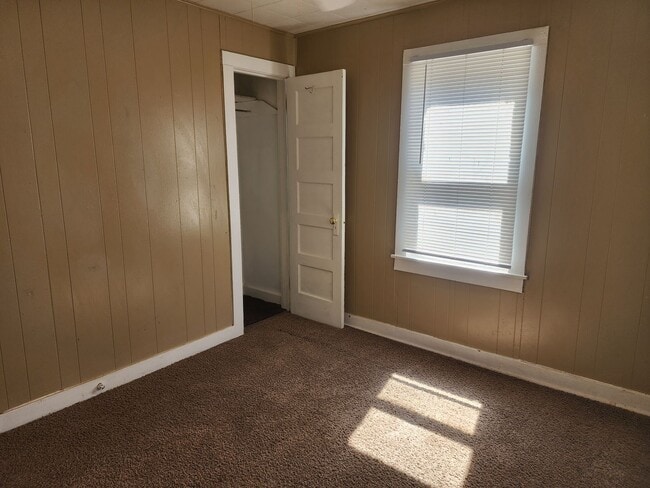 Building Photo - 2 Bed 1 Bath Home!