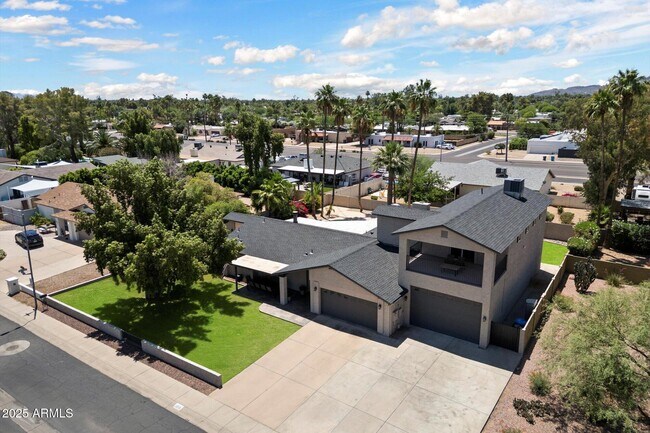 Building Photo - 5751 E Ludlow Dr