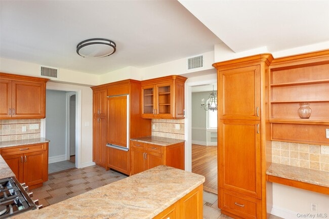 Building Photo - 355 E Beech St