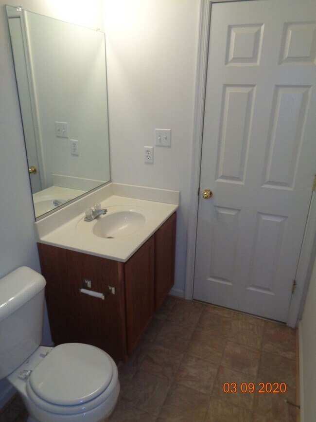 Building Photo - 2 Bedroom Condo in Williamsburg for Rent