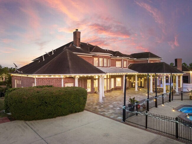 Building Photo - 7413 Hughes Rd