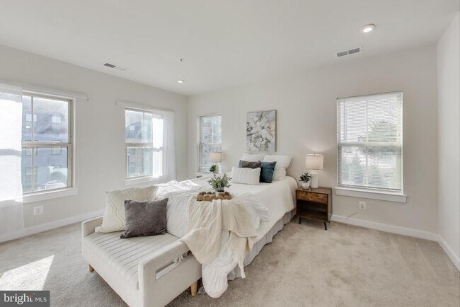 Building Photo - 10020 Ruffian Wy