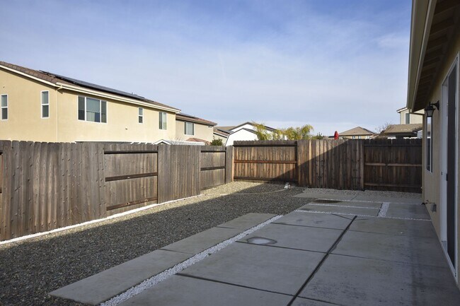 Building Photo - 140 Tortosa Ct