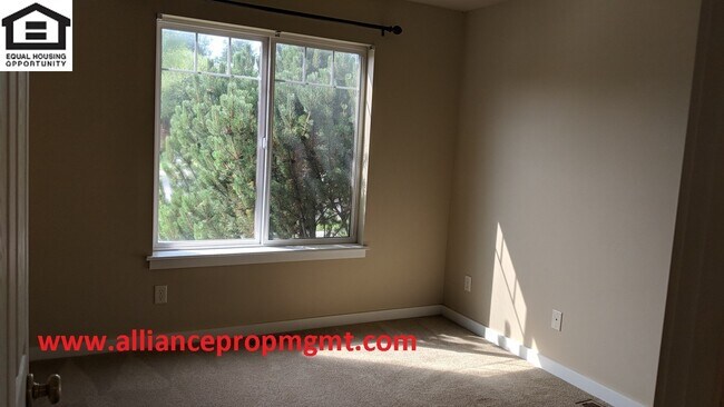Building Photo - 2907 Lily Dr