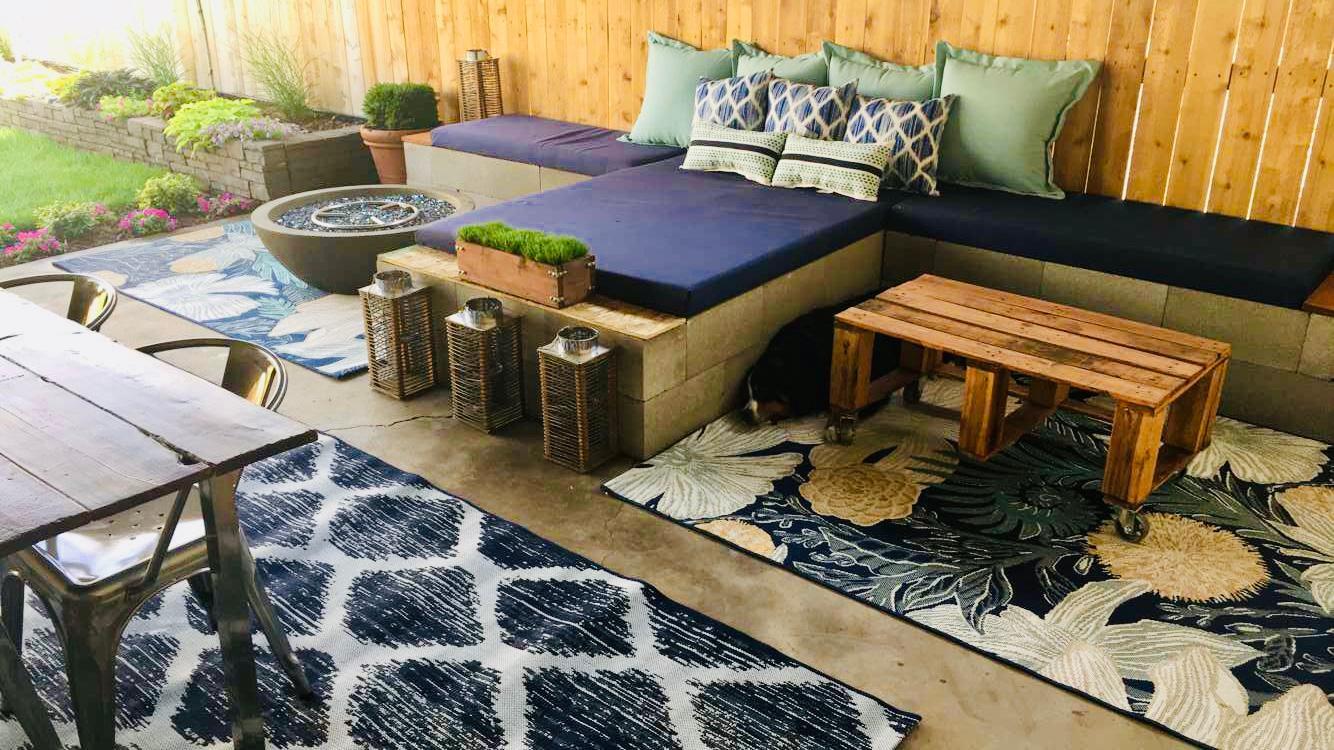 Outdoor sofa stays - 1447 Osceola St