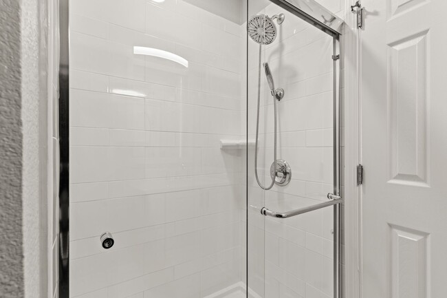 Building Photo - Remodeled 4-Bedroom House w/ Private Yard in Oakland