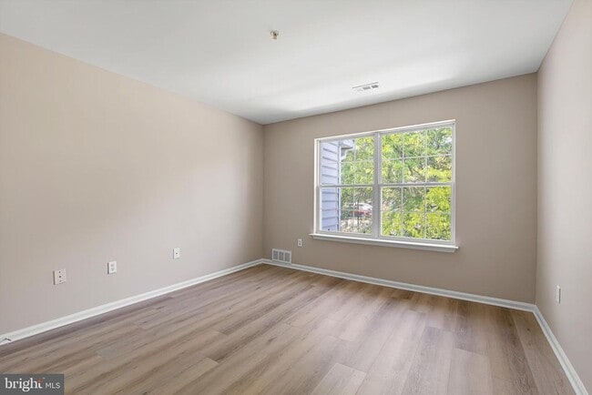 Building Photo - 1741 Braken Ave