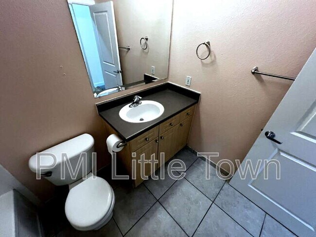 Building Photo - 5677 S Park Pl