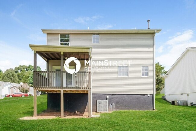 Building Photo - 3 Bedroom Pet-Friendly Home in POWELL, TN with Main Street Renewal