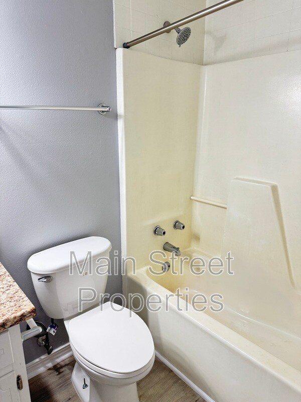 Building Photo - 517 Benjulyn Rd