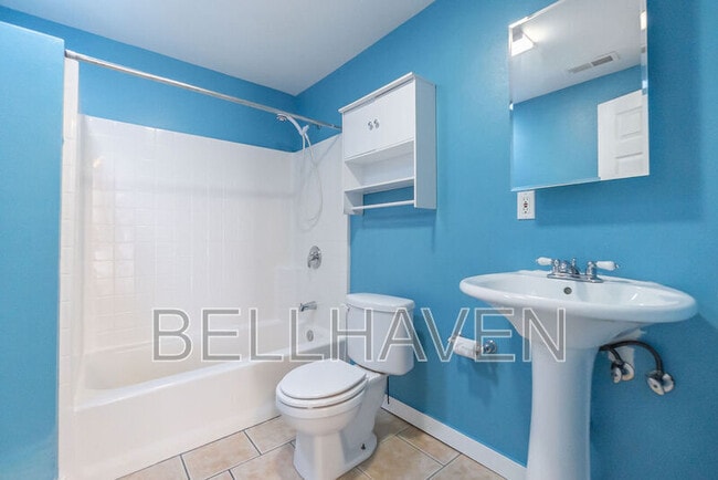 Building Photo - 624 W Fort St