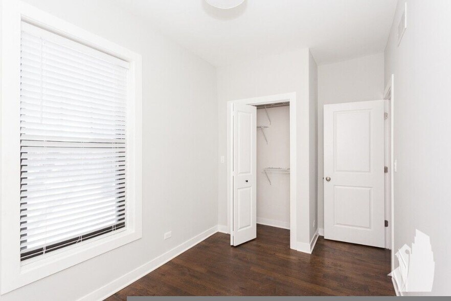 Building Photo - 1600 W Belle Plaine Ave