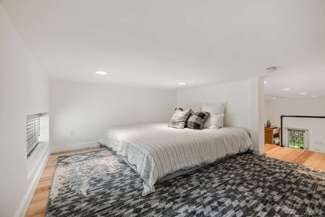 Building Photo - Furnished Modern Loft in Ottery Bay