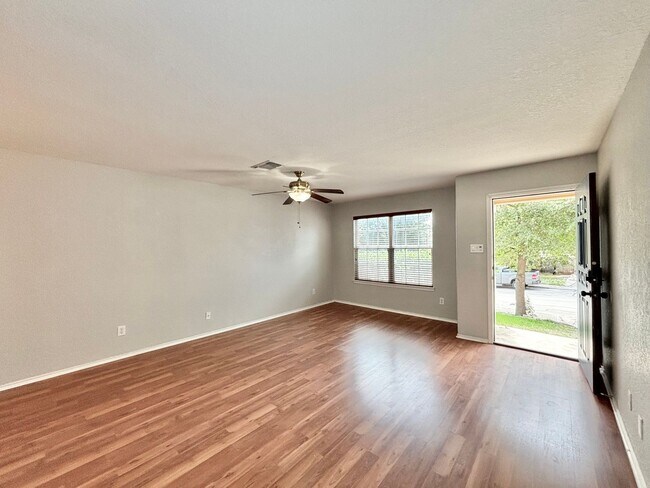 Building Photo - Beautiful 4 Bedroom Home in Inwood Place!
