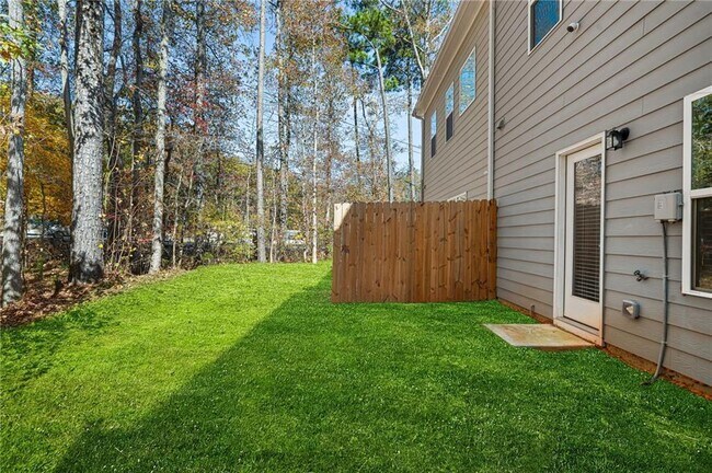 Building Photo - 2070 Ravencliff Dr