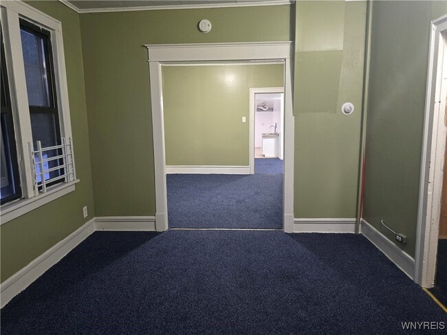 Building Photo - 38 Sobieski St