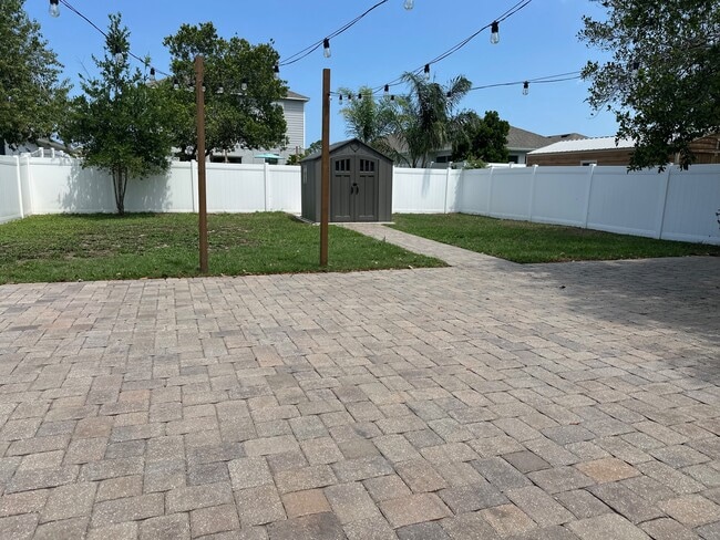 Building Photo - 2821 Nordman Ave