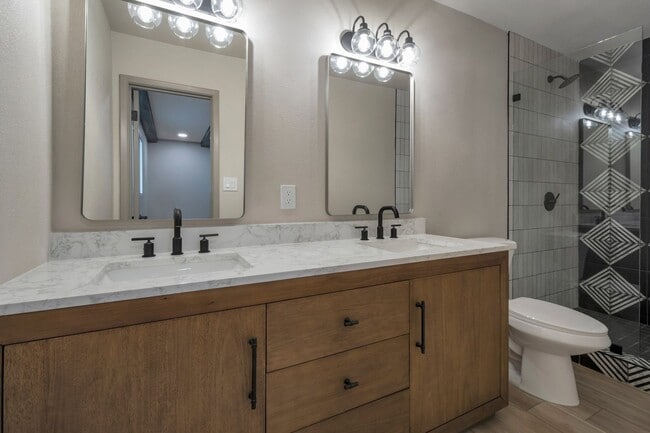 Building Photo - Super Nice Remodeled Home with Pool Close to ASU