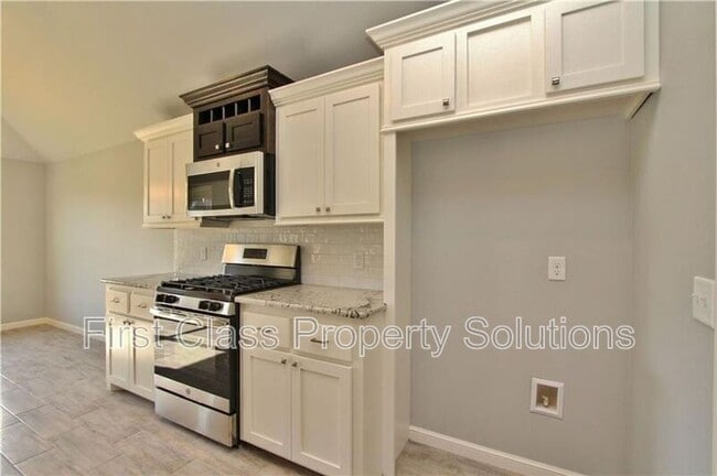 Building Photo - 4005 Brougham Way