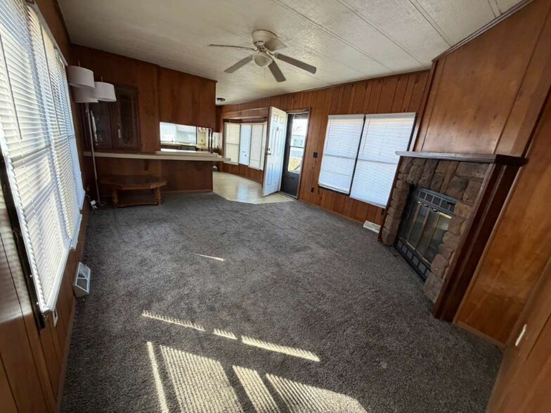 Building Photo - 905 W 37th Ave