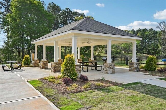 Building Photo - 564 Silverleaf Trl