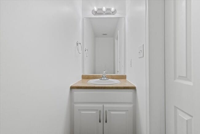 Building Photo - ***Coming Soon!!!***Clayton Townhome for Rent