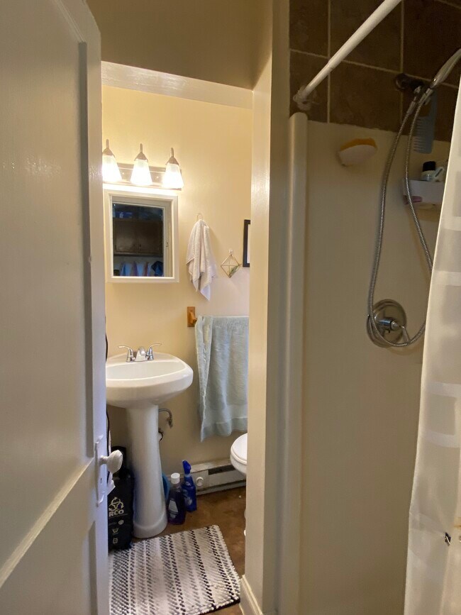 Building Photo - 107 Hooker St