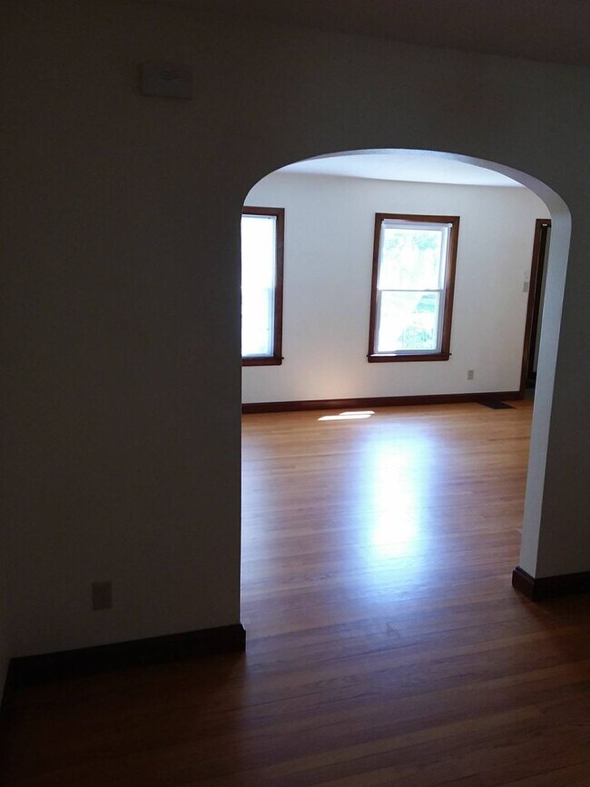 Building Photo - 1606HE