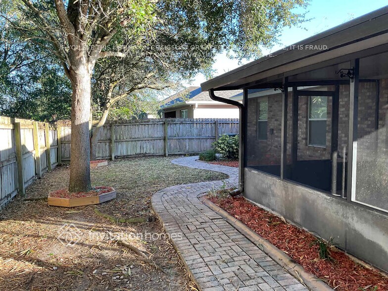 Building Photo - 172 Secret Dr