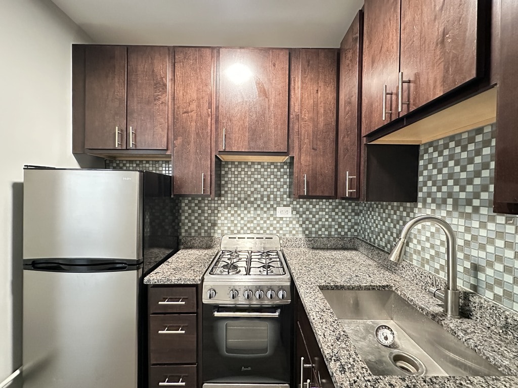 Building Photo - 4823 N Damen Ave