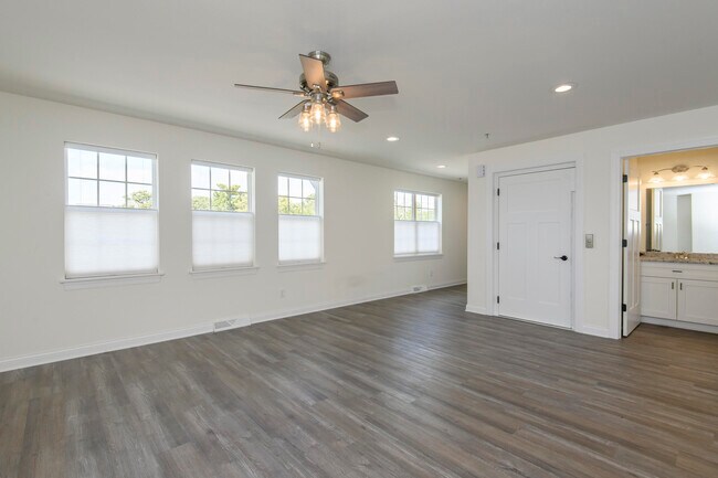 Building Photo - 208 Grand Ave